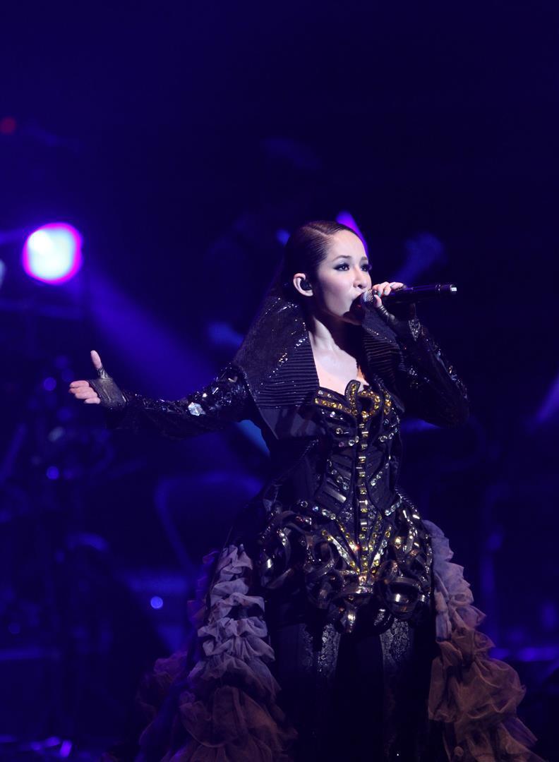 45岁萧亚轩依然单身未婚，她的前任已经怀上二胎，也是姐弟恋(图23)