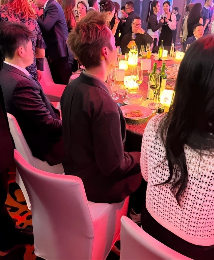 香港知名男星突然暴瘦，脸颊凹陷脖子前倾，与以往形象判若两人(图5)