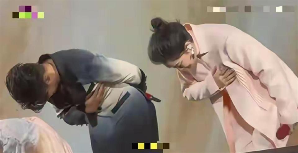 风波仅7个月，官媒高调官宣凤凰传奇喜讯，让王小玮和乐坛沉默了.(图10)