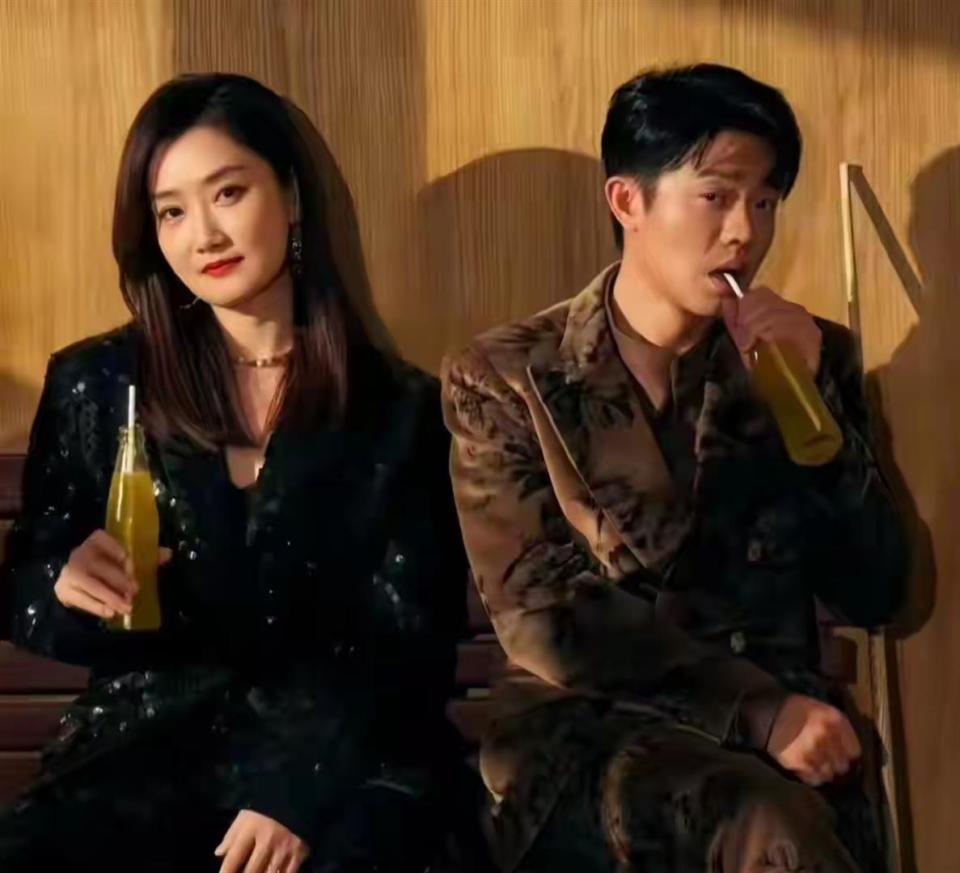 风波仅7个月，官媒高调官宣凤凰传奇喜讯，让王小玮和乐坛沉默了.(图17)