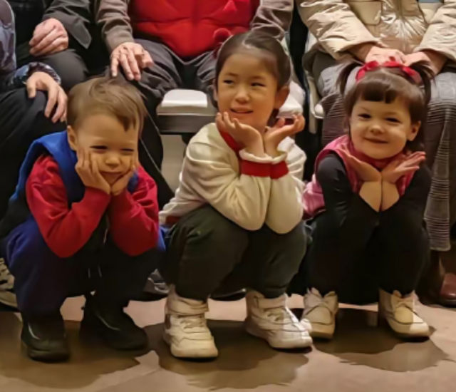 撒贝宁龙凤胎照曝光！千分之一的概率，却长得像一个模子刻的？(图5)