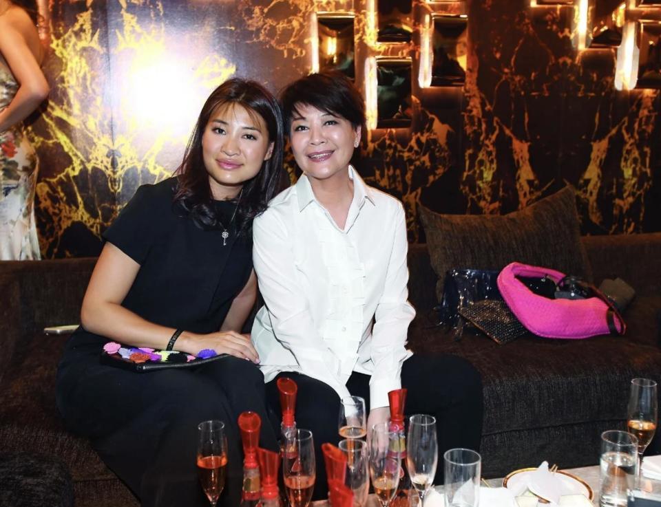 71岁女星拒绝出席女儿婚礼，称不想见第二任前夫，关之琳送了婚纱(图3)