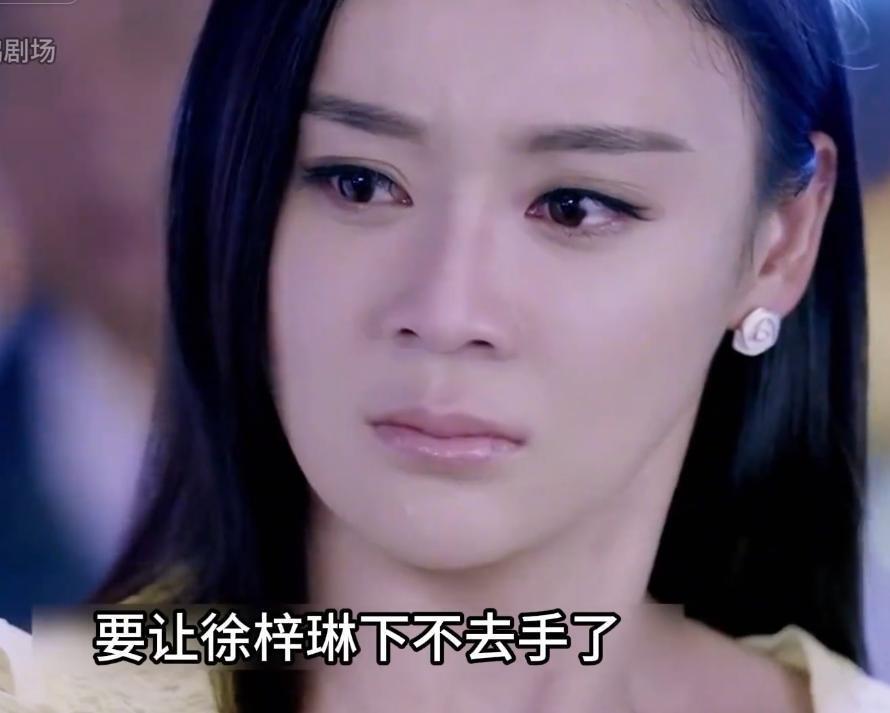 袁姗姗线下被偶遇，穿大棉袄坐路边吃面，生图五官立体但有姨味(图7)