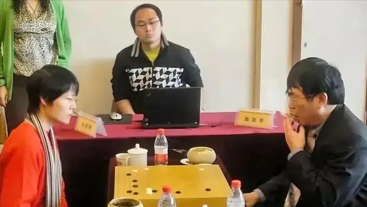 聂卫平去世仅1天，恶心的一幕发生，私生活被扒，郎平也受牵连(图17)