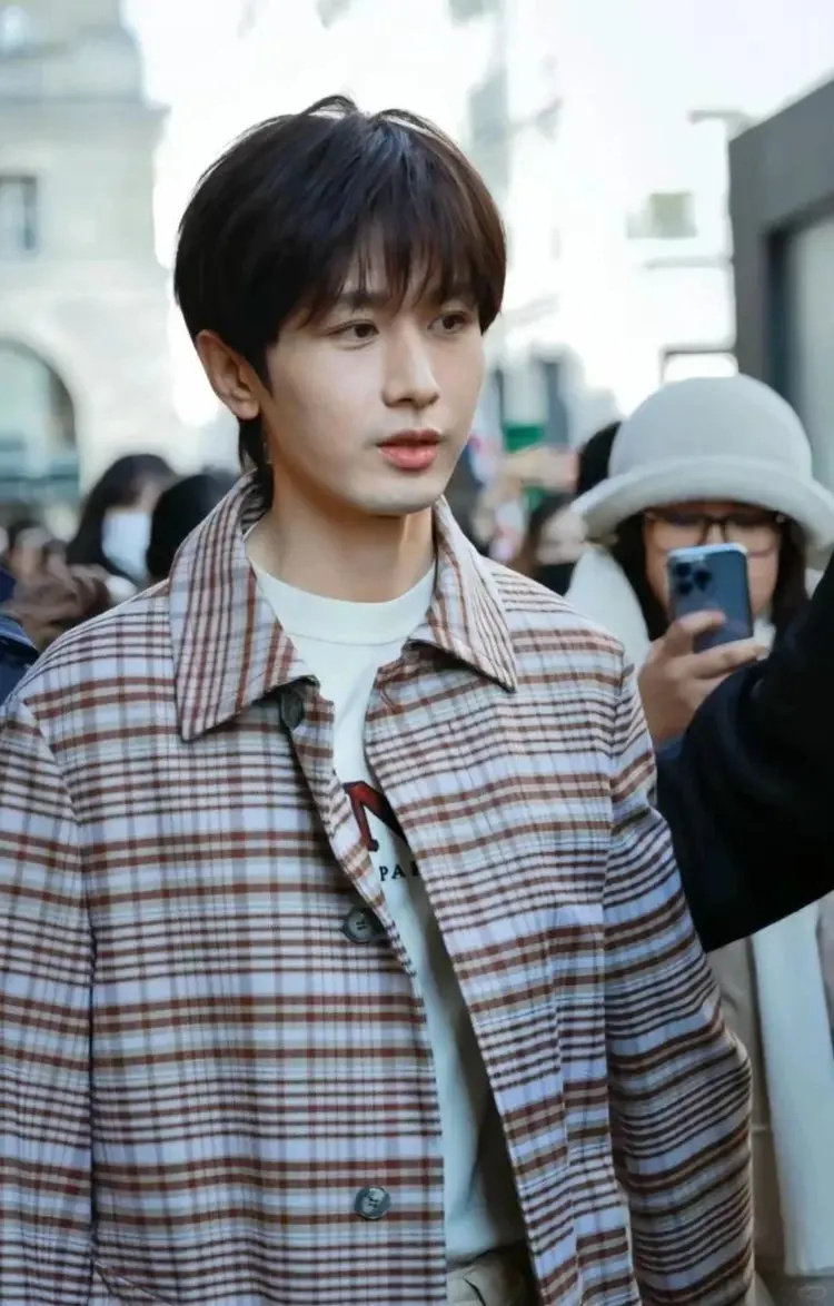 钱再多有什么用？35岁成毅的遭遇，彻底暴露一个“小圈子”的恶俗(图26)