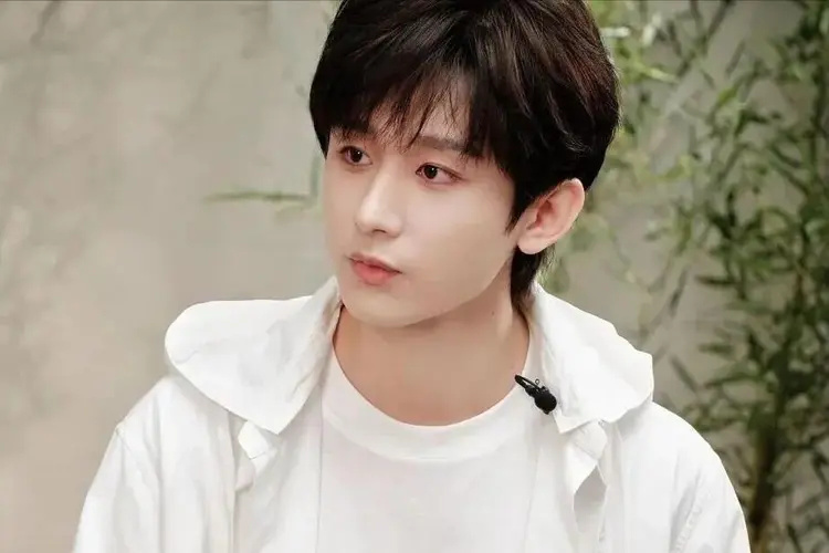 钱再多有什么用？35岁成毅的遭遇，彻底暴露一个“小圈子”的恶俗(图8)