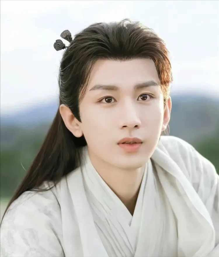 钱再多有什么用？35岁成毅的遭遇，彻底暴露一个“小圈子”的恶俗(图9)