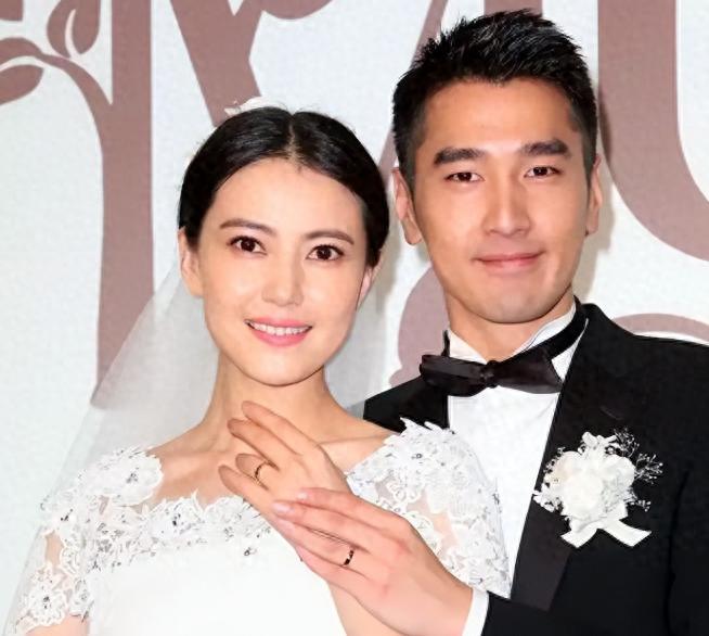 和高圆圆结婚12年，自曝夫妻生活的赵又廷，给娱乐圈上了一课(图1)