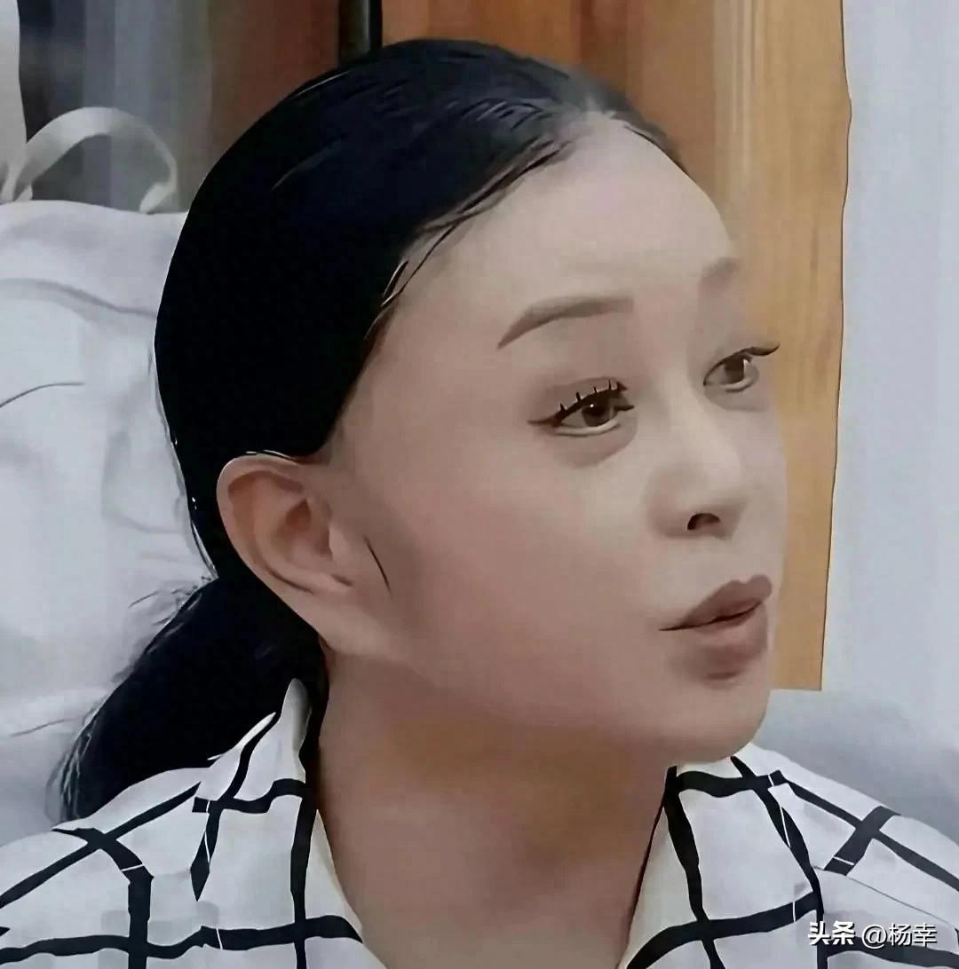 75岁刘晓庆当众扯下假发！坦然面对衰老，