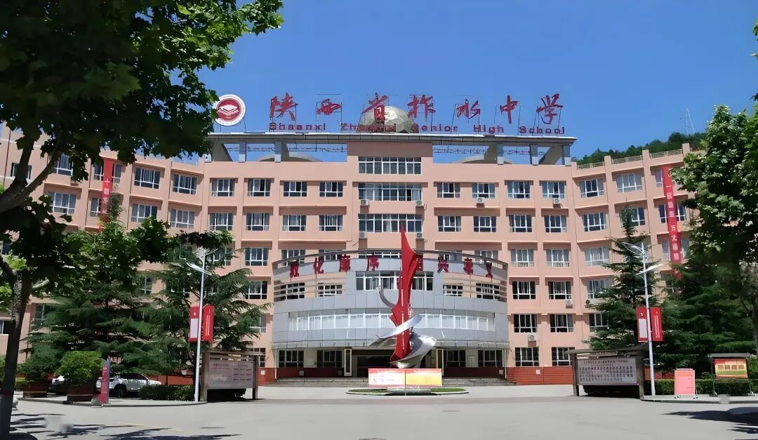 高一学生带手机被停课1个月，教育局：校方