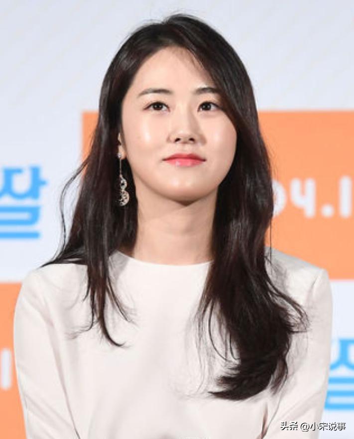 韩国女星含泪自曝：亲哥工作过劳去世，整理遗物一幕逼她离开韩国(图4)