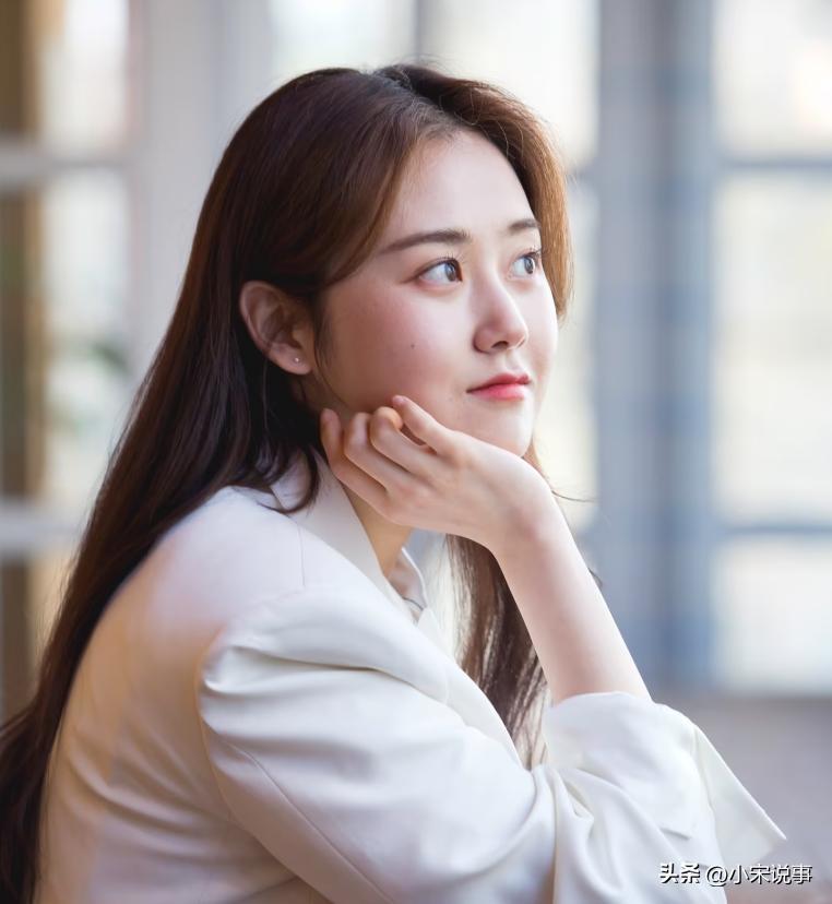 韩国女星含泪自曝：亲哥工作过劳去世，整理遗物一幕逼她离开韩国(图7)