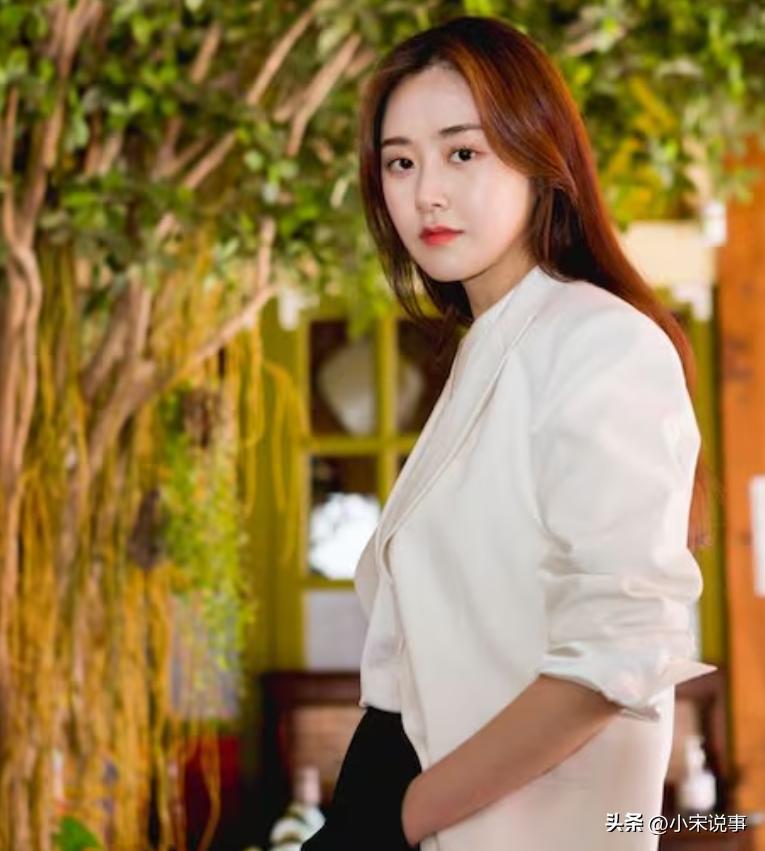 韩国女星含泪自曝：亲哥工作过劳去世，整理遗物一幕逼她离开韩国(图8)