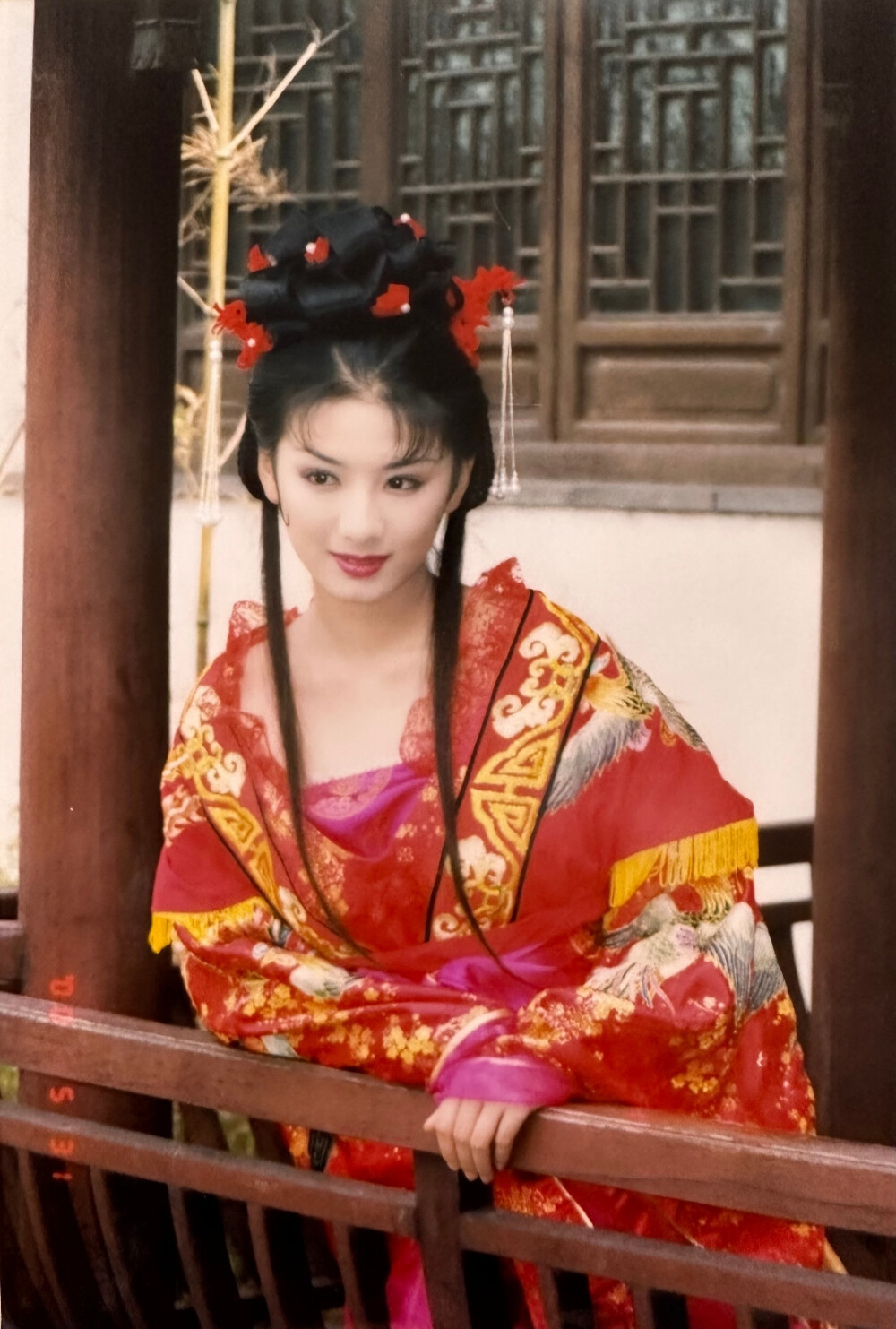 赢了官司输了人生，两婚两离至今单身的黄奕，证明陈妍希说的没错(图2)