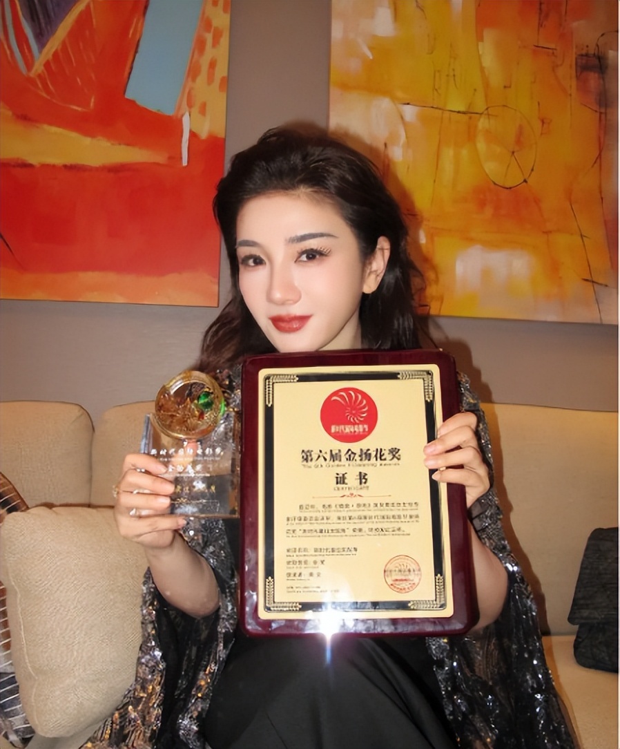 赢了官司输了人生，两婚两离至今单身的黄奕，证明陈妍希说的没错(图8)