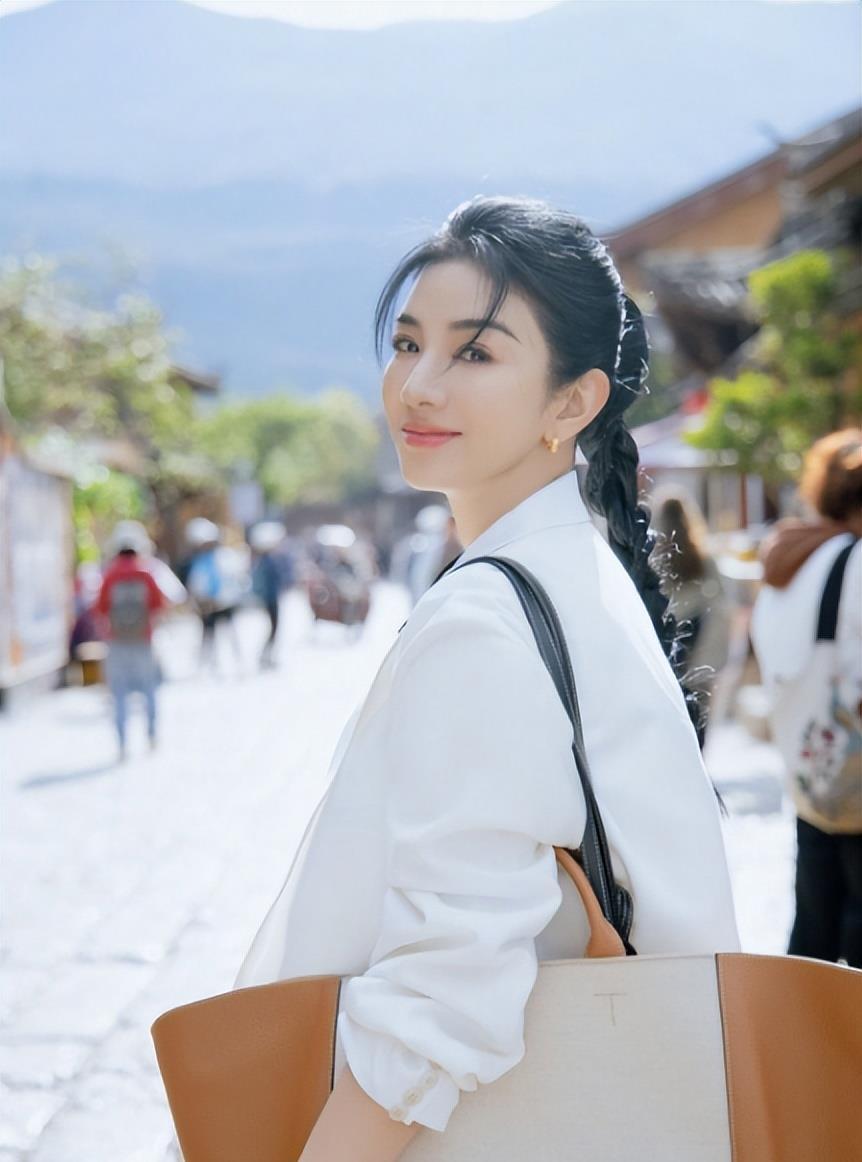 赢了官司输了人生，两婚两离至今单身的黄奕，证明陈妍希说的没错(图11)