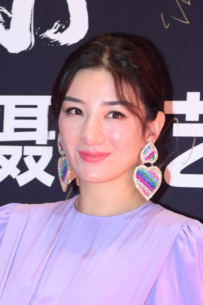 赢了官司输了人生，两婚两离至今单身的黄奕，证明陈妍希说的没错(图10)