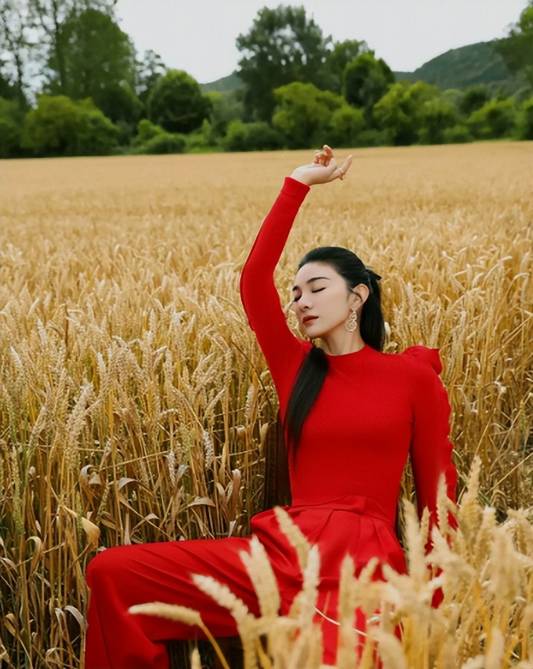 赢了官司输了人生，两婚两离至今单身的黄奕，证明陈妍希说的没错(图9)
