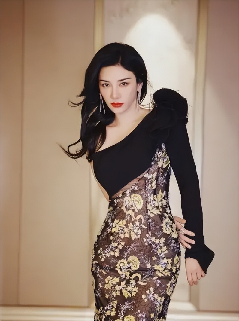 赢了官司输了人生，两婚两离至今单身的黄奕，证明陈妍希说的没错(图12)