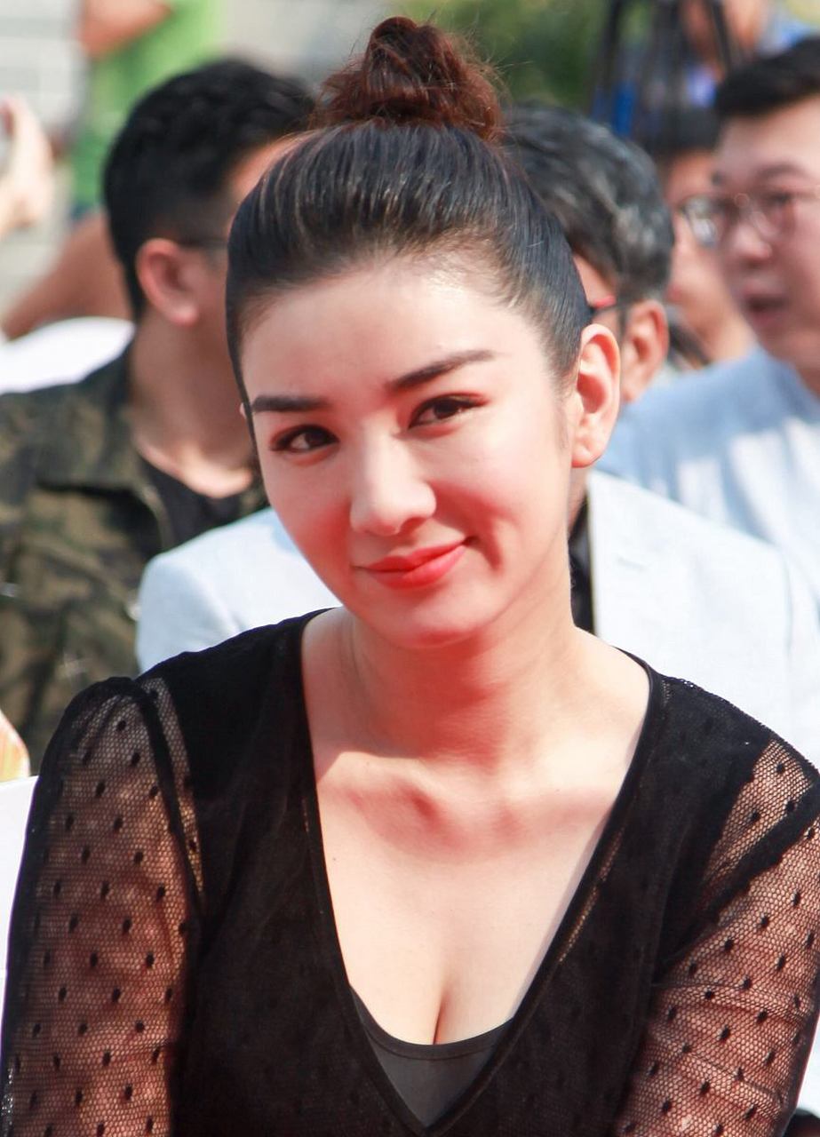 赢了官司输了人生，两婚两离至今单身的黄奕，证明陈妍希说的没错(图13)