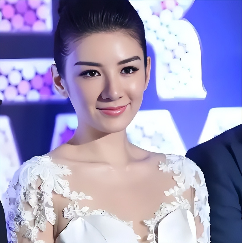 赢了官司输了人生，两婚两离至今单身的黄奕，证明陈妍希说的没错(图16)