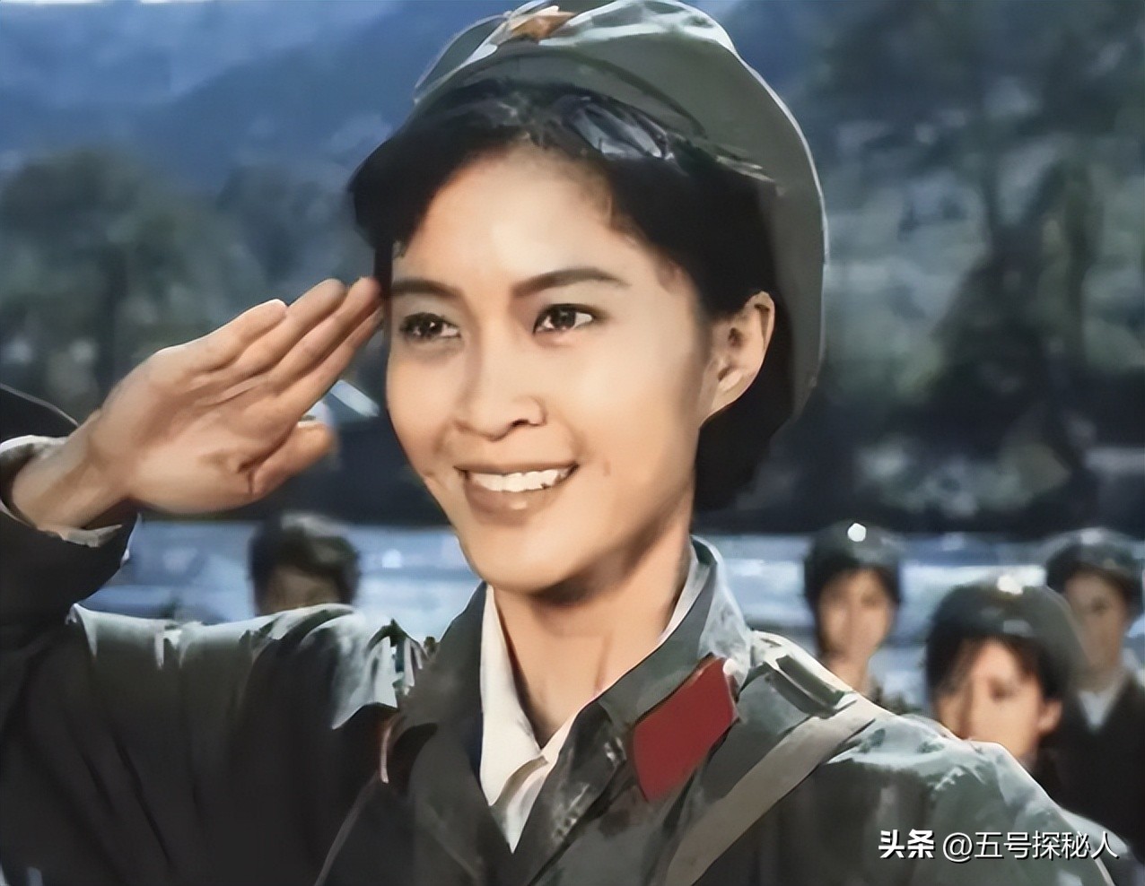 有一种“恋爱脑”叫方舒，遭两任丈夫抛弃的她，如今混迹在社区(图6)