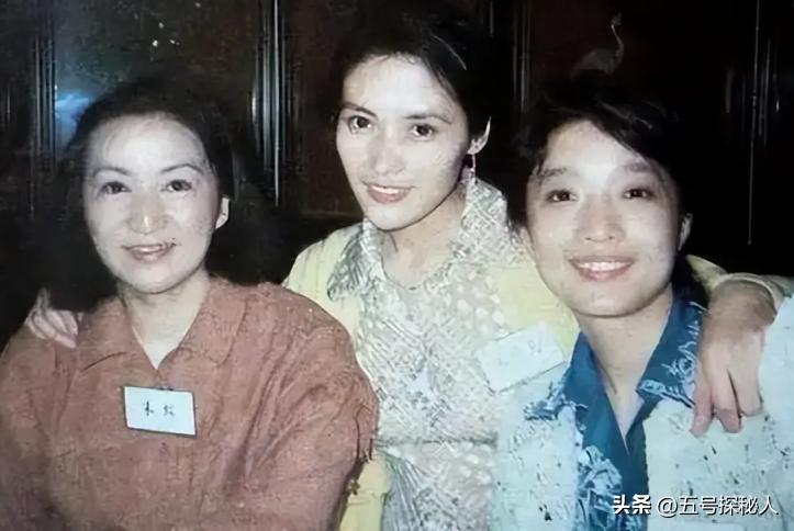 有一种“恋爱脑”叫方舒，遭两任丈夫抛弃的她，如今混迹在社区(图26)