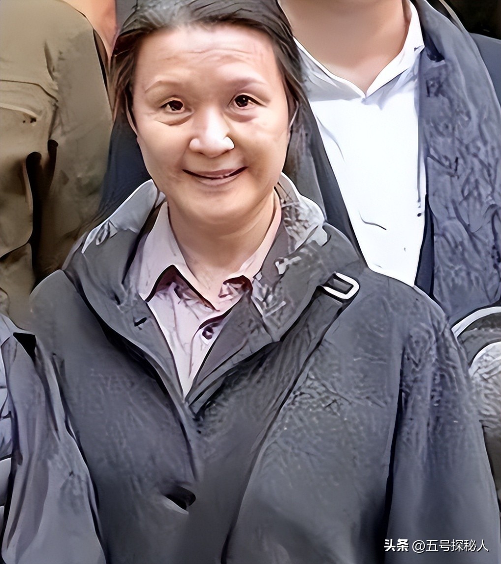 有一种“恋爱脑”叫方舒，遭两任丈夫抛弃的她，如今混迹在社区(图24)