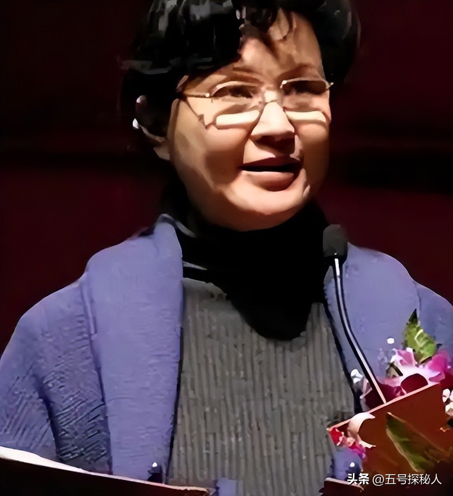 有一种“恋爱脑”叫方舒，遭两任丈夫抛弃的她，如今混迹在社区(图25)