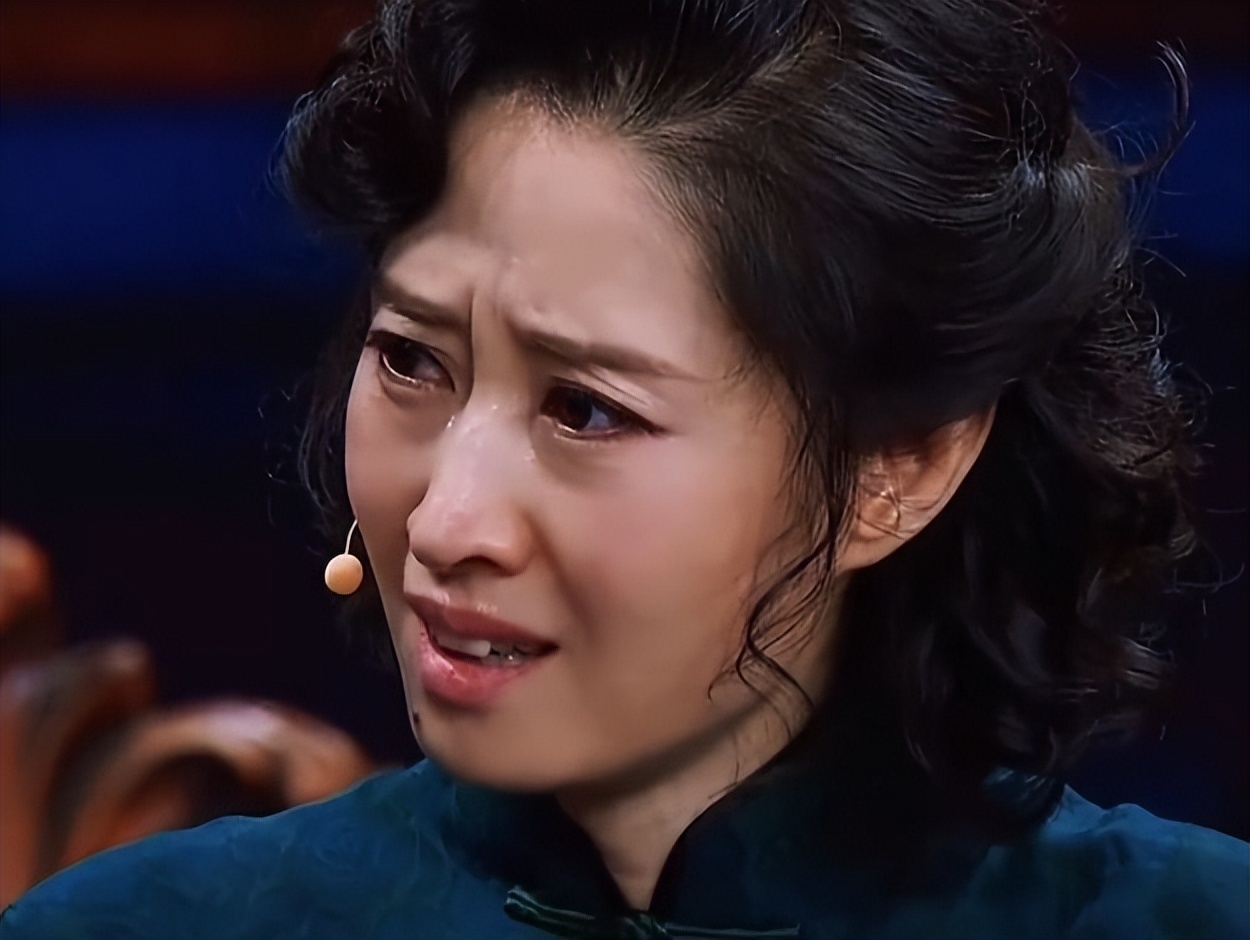 官媒亲宣！49岁刘敏涛传来喜讯，事实证明，靳东当初的评价没说错(图9)