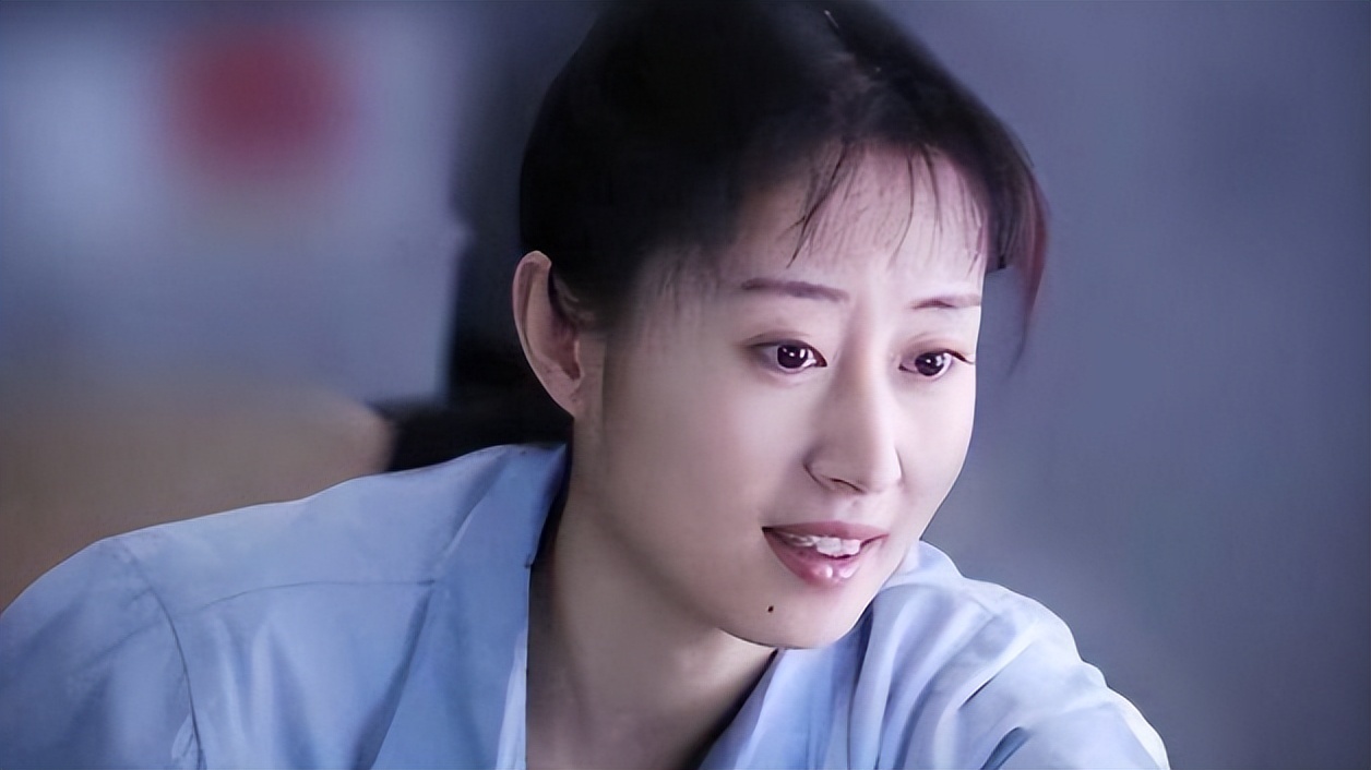 官媒亲宣！49岁刘敏涛传来喜讯，事实证明，靳东当初的评价没说错(图10)