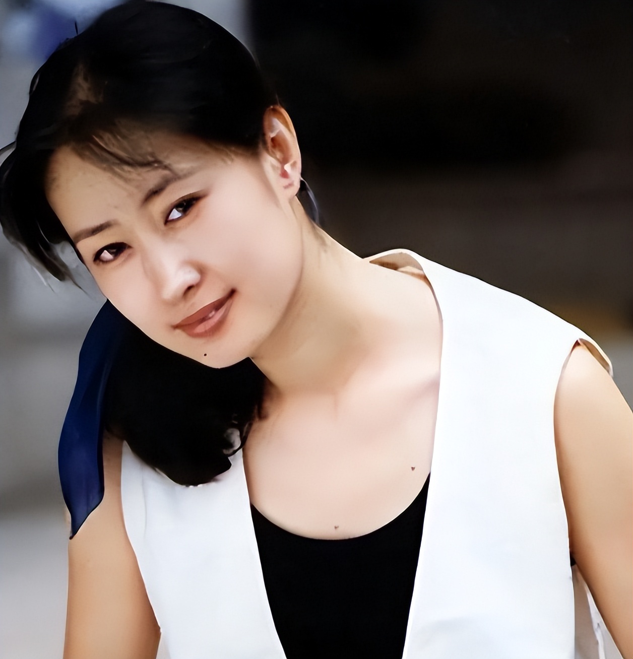 官媒亲宣！49岁刘敏涛传来喜讯，事实证明，靳东当初的评价没说错(图11)