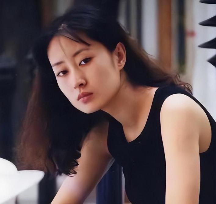 官媒亲宣！49岁刘敏涛传来喜讯，事实证明，靳东当初的评价没说错(图14)