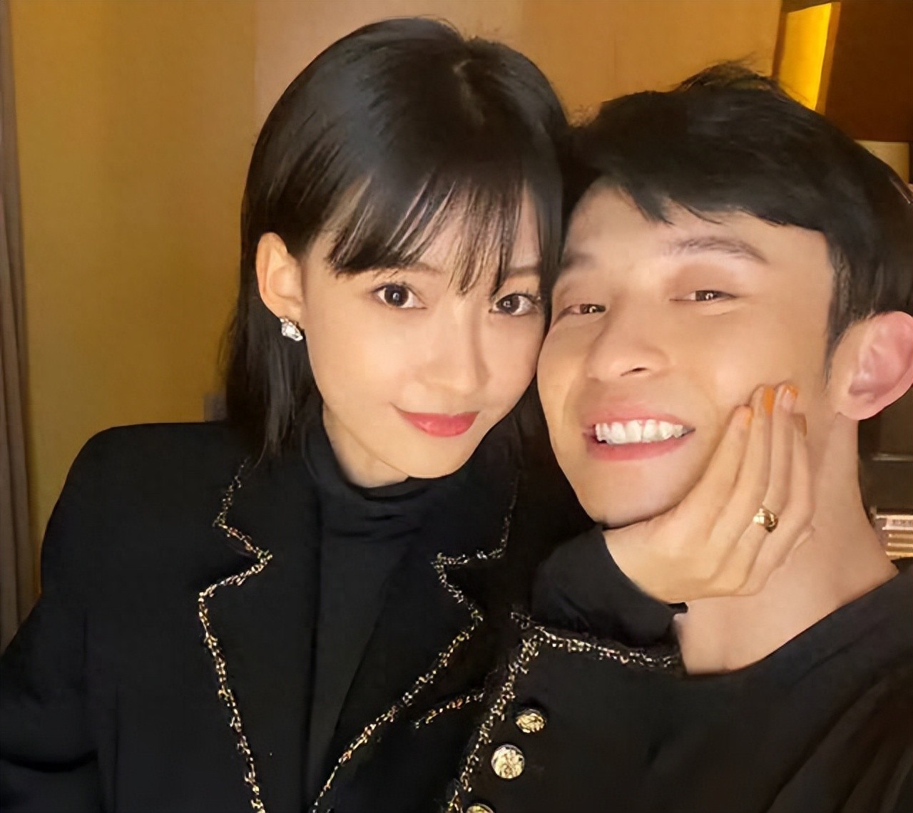 关系藏不住了！离婚3年，董子健孙怡公开互动，答案早已不言而喻(图11)