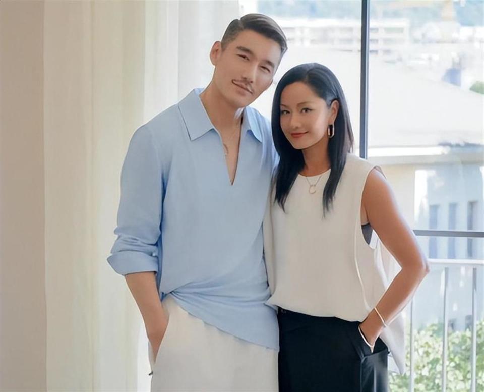 30年三次错过爱情，胡兵用一生的陪伴，给了瞿颖最稳妥的回应(图1)