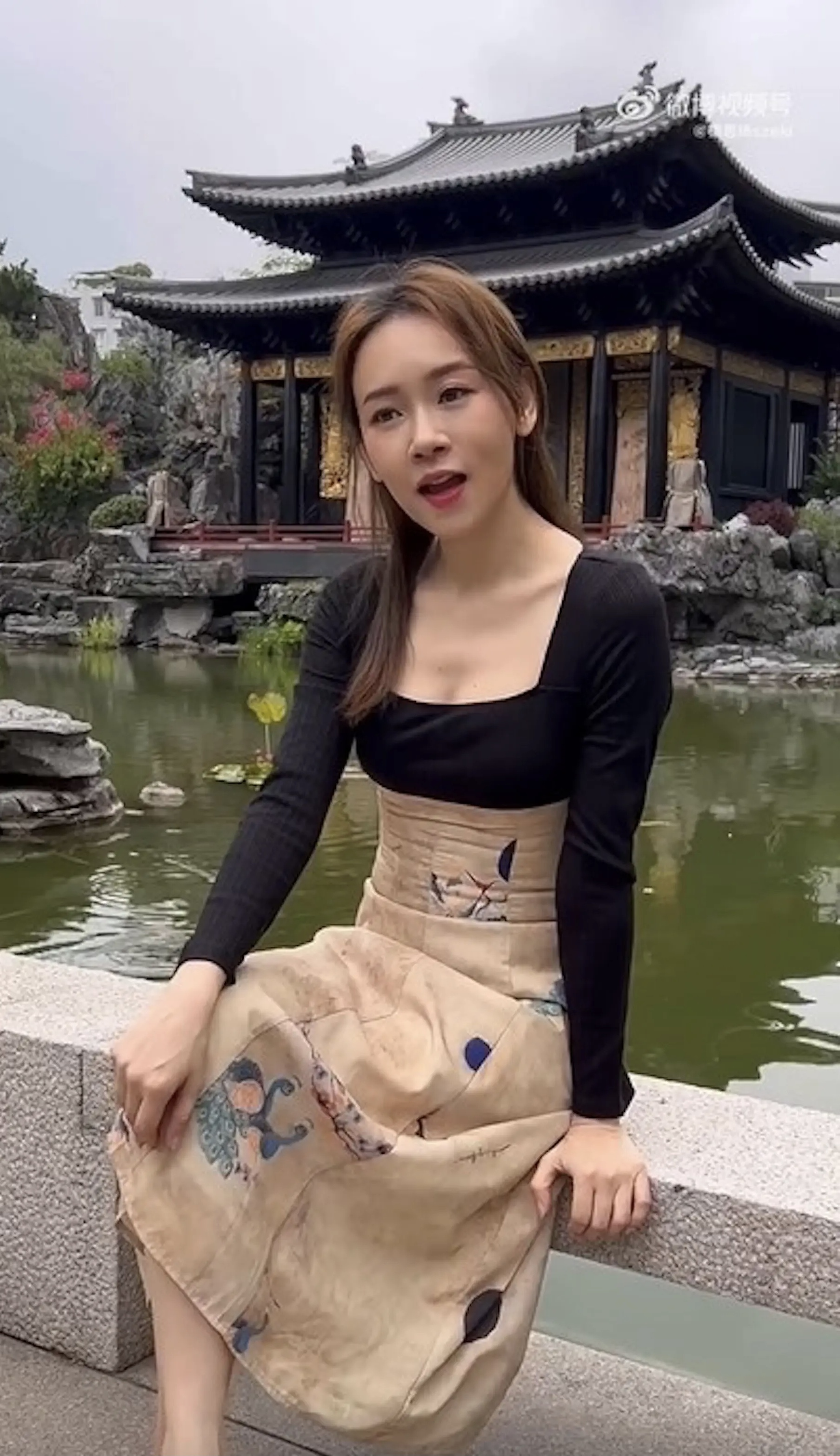 TVB前港姐冠军近况曝光！直播间被批蹭热度，造型被嘲似广场大妈(图3)