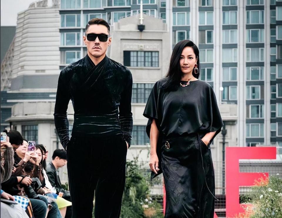 30年三次错过爱情，胡兵用一生的陪伴，给了瞿颖最稳妥的回应(图11)