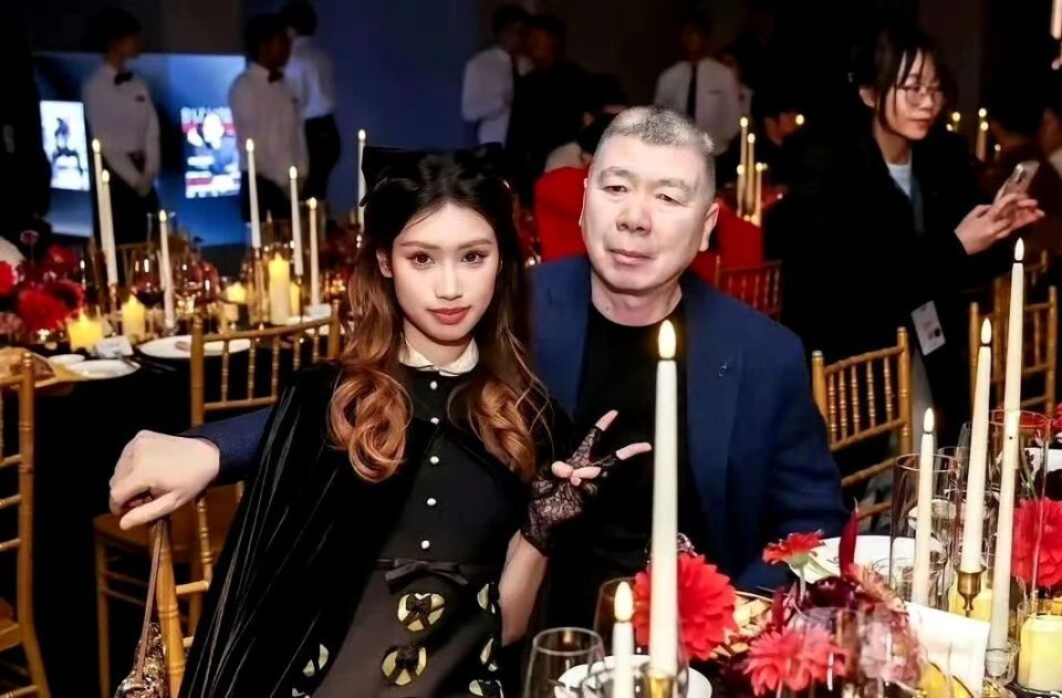 徐帆带徐朵参加活动，3次想牵女儿手均被拒绝！徐朵发文回应质疑(图8)