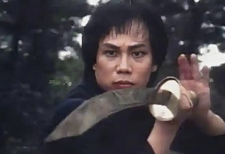 送别梁小龙：踢碎“东亚病夫”牌匾，早已超越银幕，成为刻在几代人记忆里的民族气节象征(图2)