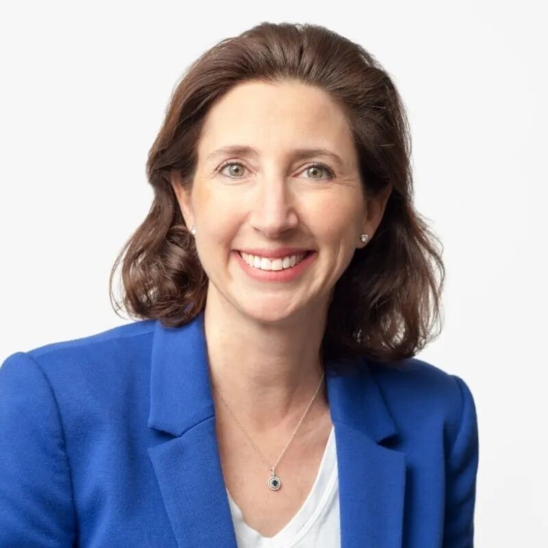 猎头黄仁勋的2025：高管从巨头挖，干活钟爱华人创业团队(图1)