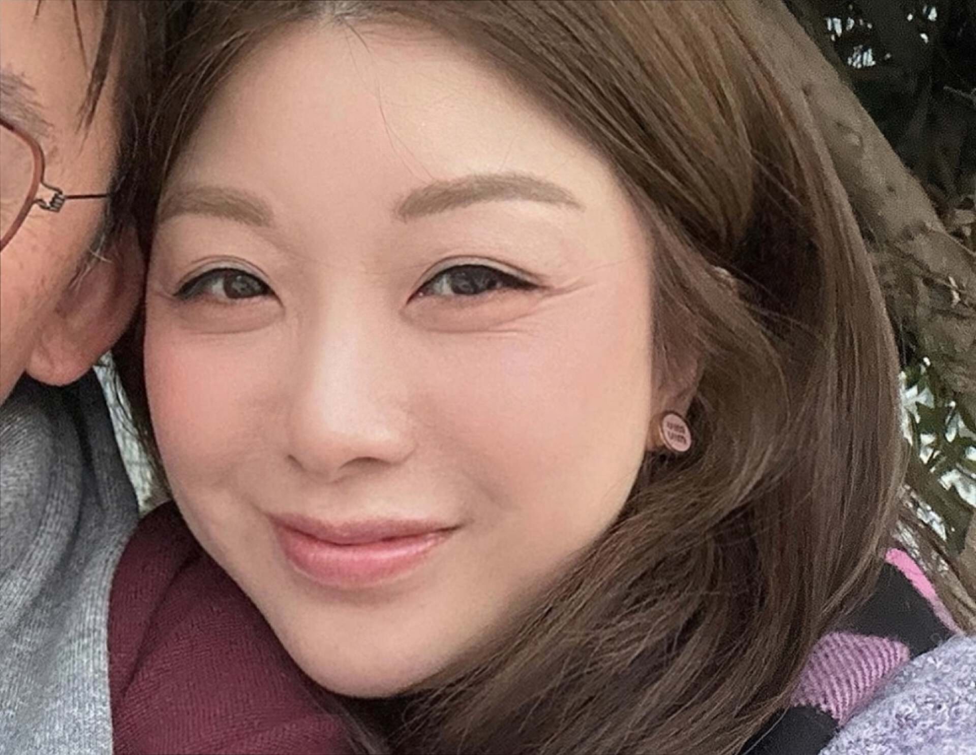 香港知名女星新恋情曝光，二十年闺蜜变情人