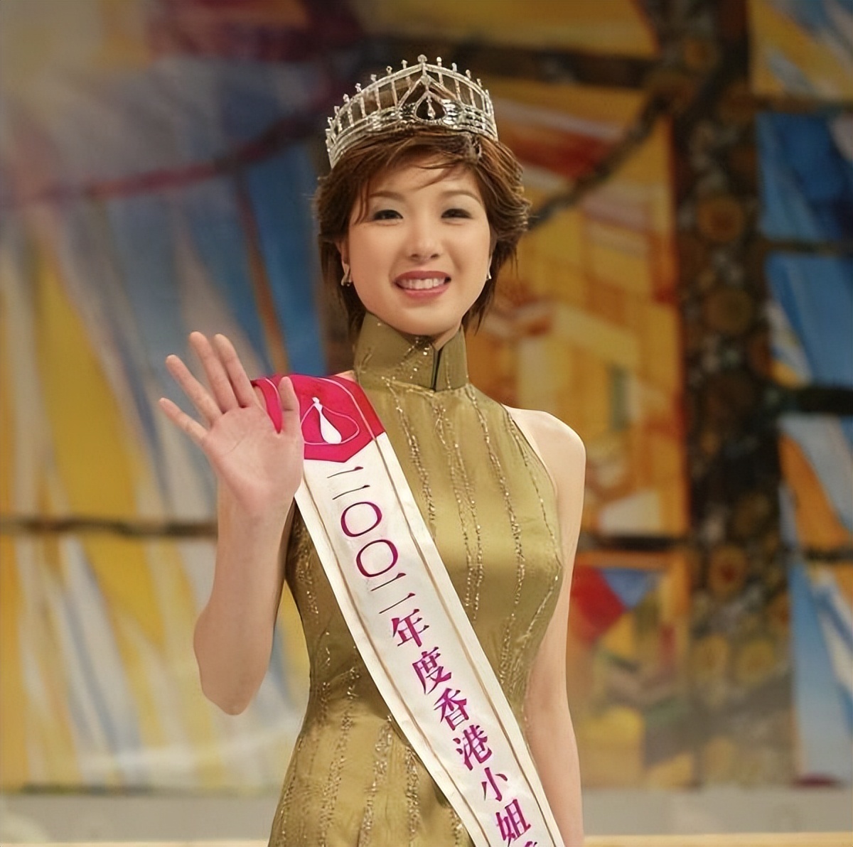 香港知名女星新恋情曝光，二十年闺蜜变情人，男友不介意当继父(图5)