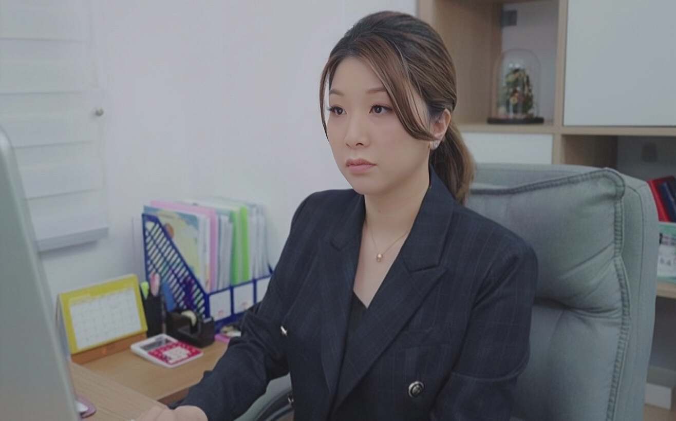 香港知名女星新恋情曝光，二十年闺蜜变情人，男友不介意当继父(图4)