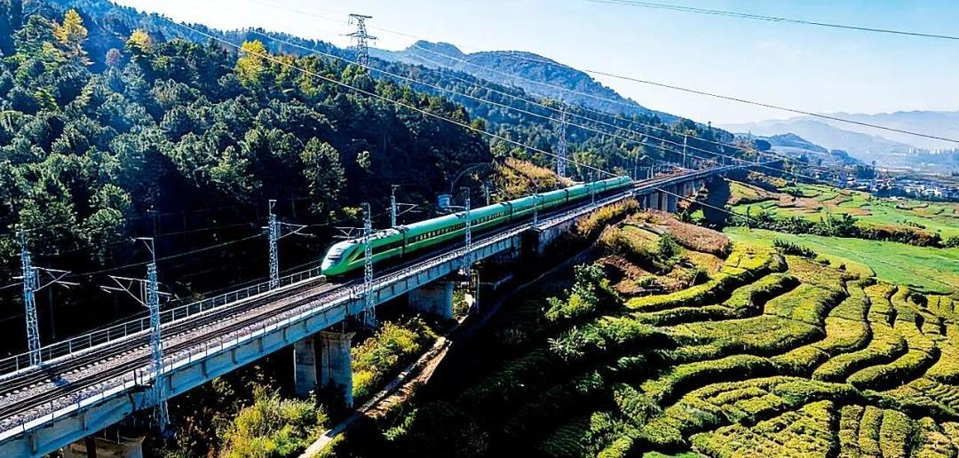 200年，修出了一条“新路”(图1)