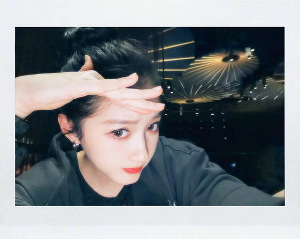 关晓彤晒日常随拍，新加坡边看风景边夜跑悠闲惬意(图7)