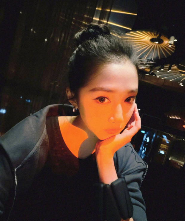 关晓彤晒日常随拍，新加坡边看风景边夜跑悠闲惬意(图6)