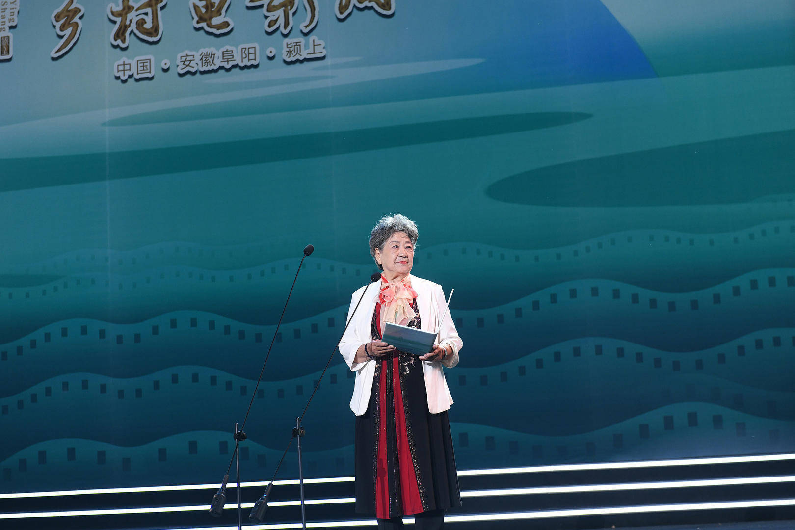 导演江平受陶玉玲家属委托发文：老人家走得很安详(图1)