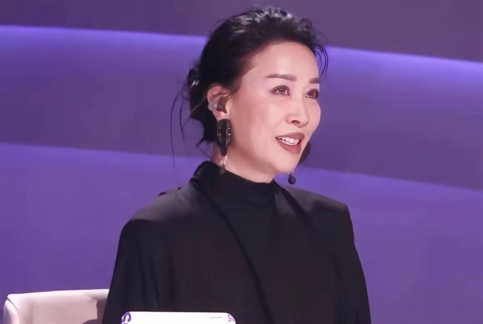 天呐，58岁那英改头换面，越来越漂亮，像变了个人似的(图5)