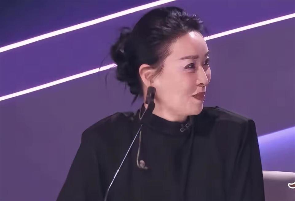 天呐，58岁那英改头换面，越来越漂亮，像变了个人似的(图7)