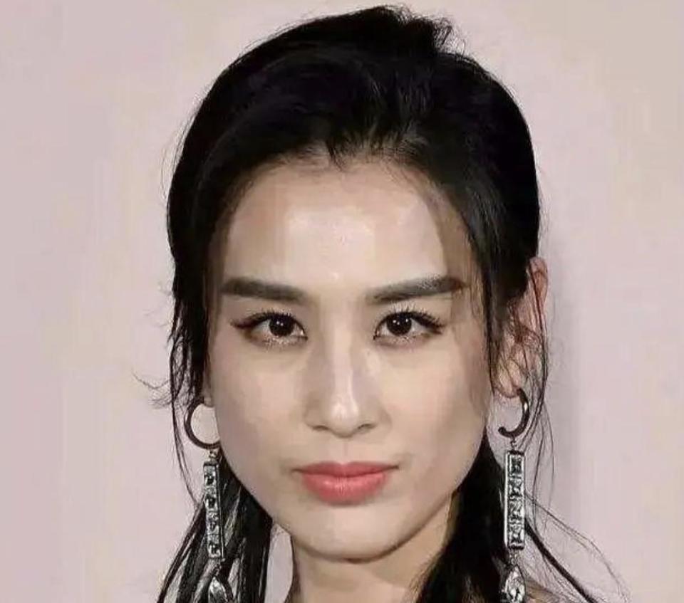 美貌的天敌不是发福而是发腮！从林青霞到刘亦菲都因发腮颜值暴跌(图31)